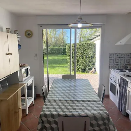 Et Campagne, Maison Entourée D'un Jardin Privé