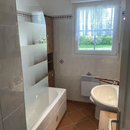 Et Campagne, Maison Entouree D'un Jardin Prive Holiday home